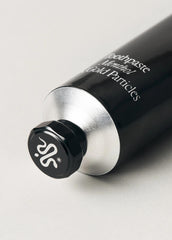 Aurezzi Mentol Aromalı 24 Ayar Altın Parçacıkları Black Gold Diş Macunu 75 ml
